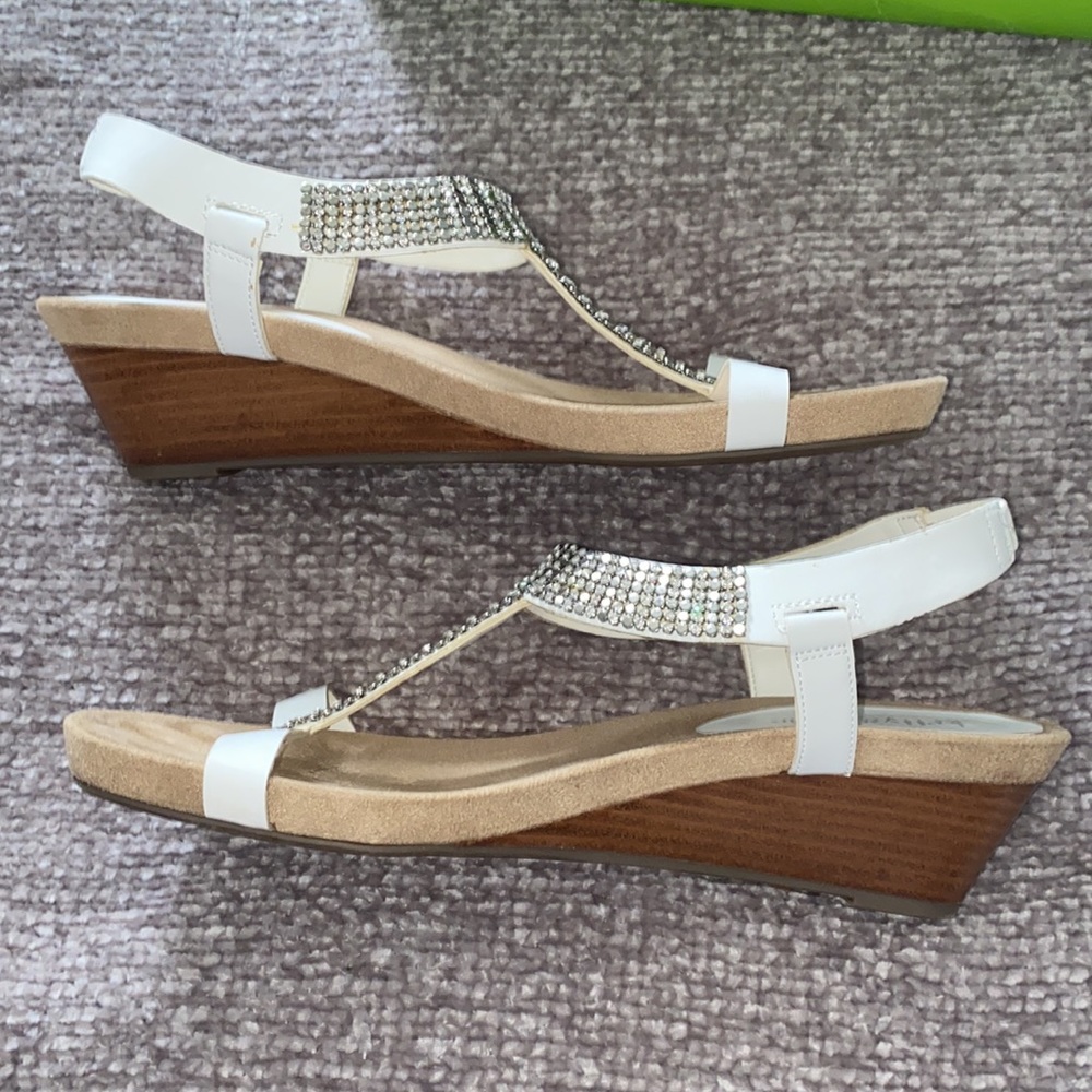 Kelly&Katie Heeled Sandals - Picture 2 of 3